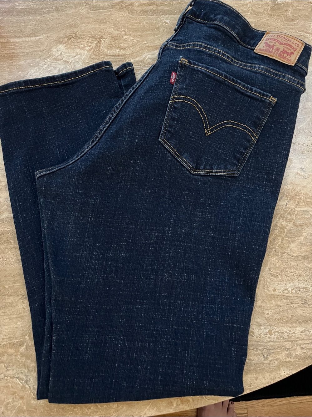 Levi's Dark Indigo Women’s Classic Straight Jeans - Picture 2 of 3
